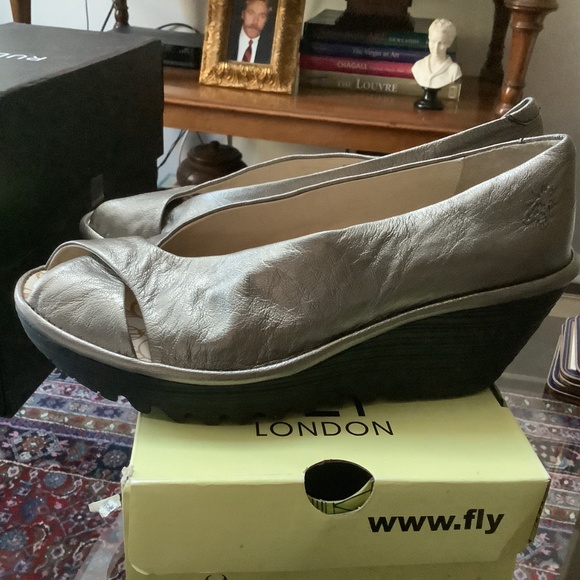 Shoes - Picture 3 of 4